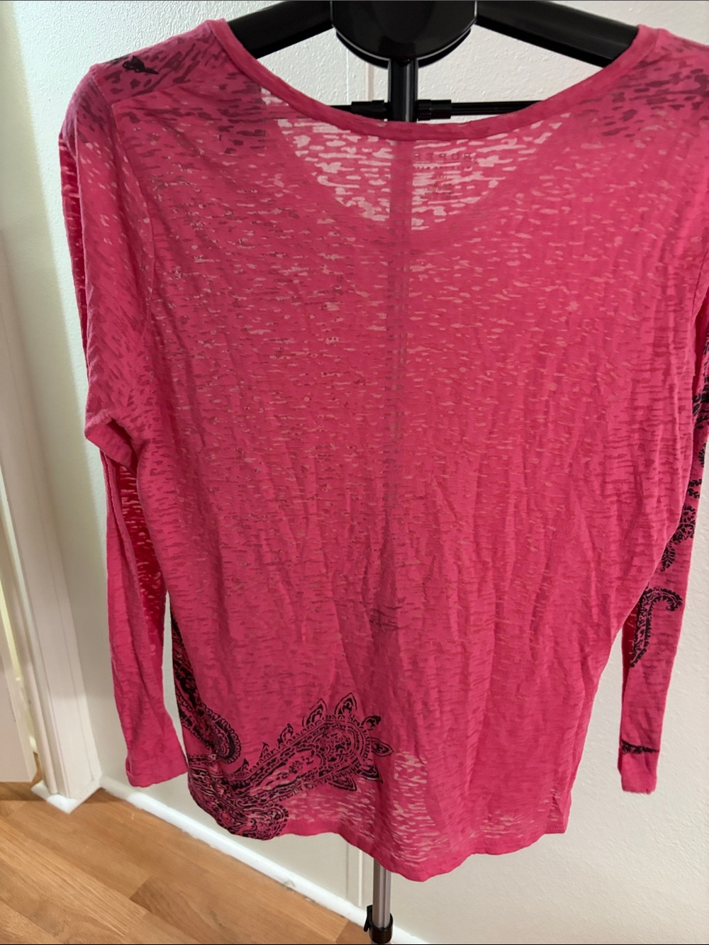 Roper Pink Long-Sleeve V-Neck Top with Black Paisley Print - Picture 5 of 5
